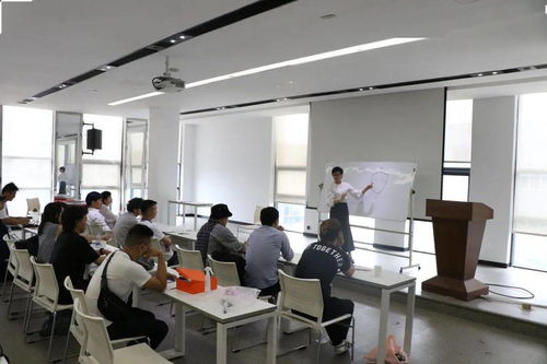 中國發制品行業第二期假發技術修剪培訓圓滿落幕，推動計算機軟硬件輔助設備零售發展